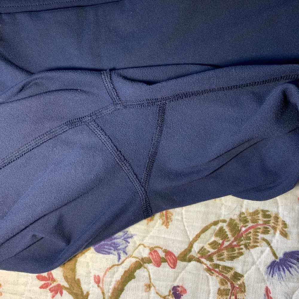 Navy Lululemon leggings - Picture 4 of 4